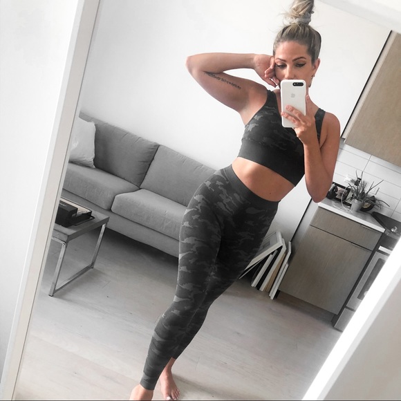 Gray camo print workout set - Picture 4 of 8